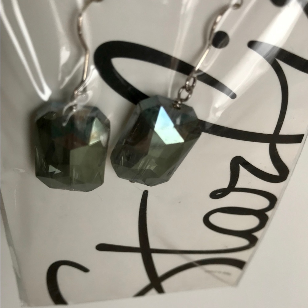 🆕Starfish Project Demi; Emerald Cut Earrings - Picture 5 of 6